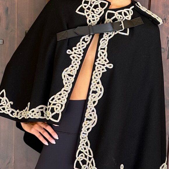 ALEXANDER MCQUEEN BLACK WOOL CAPE - Picture 3 of 12